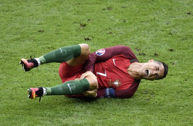 Portugal's forward Cristiano Ronaldo reacts during the Euro 2016 final football match between Portugal and France at the Stade de France in Saint-Denis, north of Paris, on July 10, 2016. / AFP PHOTO / PHILIPPE LOPEZ