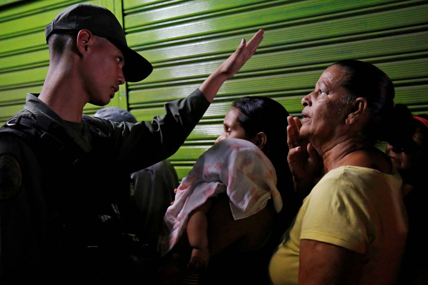 Al menos 100 personas fueron detenidas en San Felipe por hacer colas