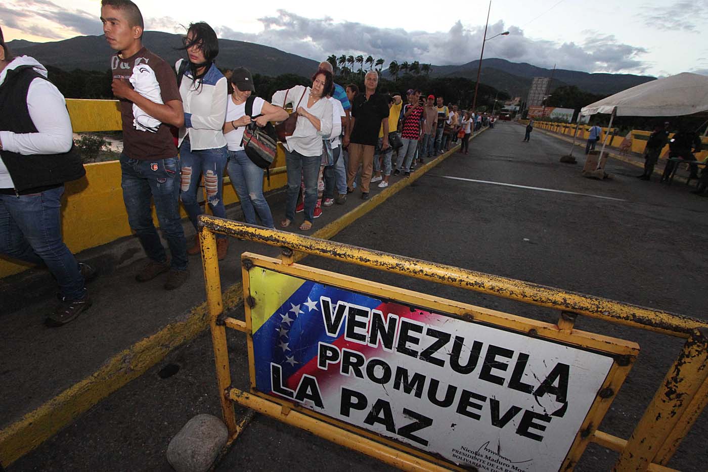 Sorpresivamente abrieron este sábado el paso peatonal en la frontera