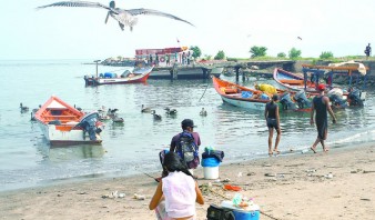 En mercado Los Cocos de Puerto La Cruz amanecen para hacer trueques