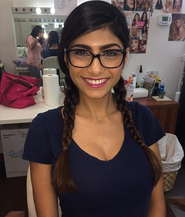 Mia Khalifa (22)