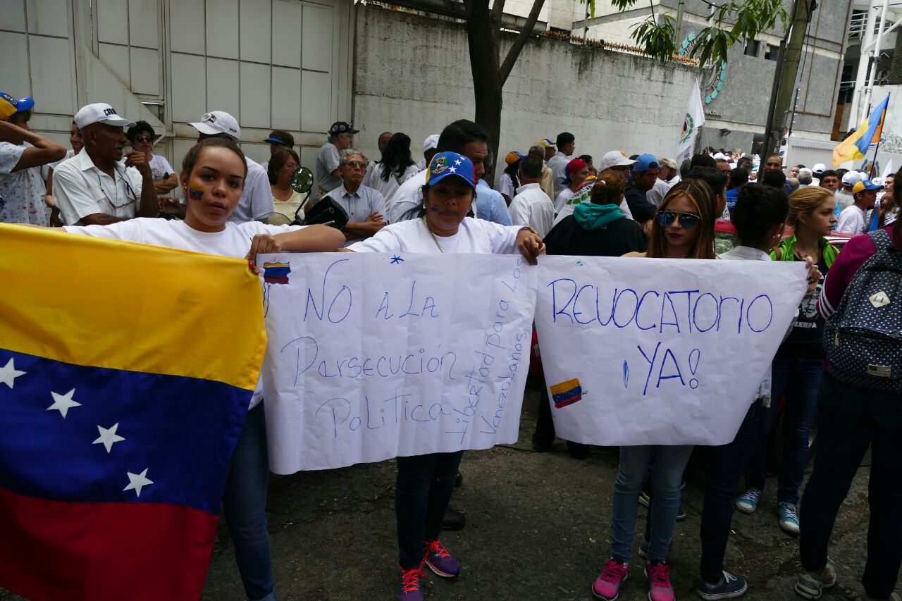 Así fue la concentración de opositores para exigir revocatorio (Fotos y Video)