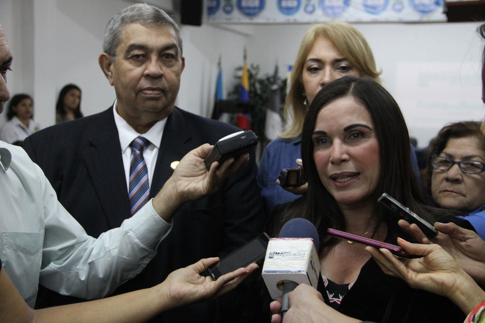 Eveling de Rosales entregó registros de comercio a 100 emprendedores de Maracaibo