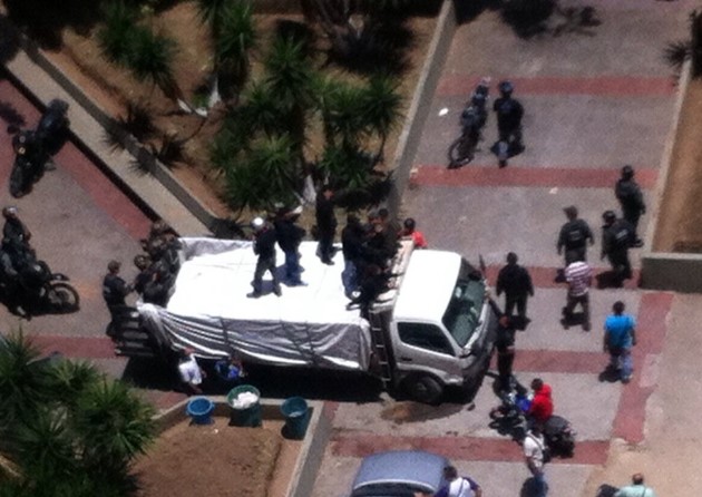 Intentaron saquear camión con harina en plaza La Concordia de Caracas
