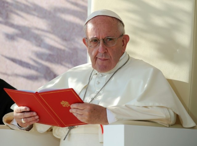 El Papa Francisco durante en encuentro con jóvenes en el parque Blonia, en Cracovia, Polonia, 29 jul, 2016. El Papa Francisco instó el sábado a los miembros de la Iglesia Católica Romana de Polonia a vivir vidas más sencillas, a centrarse en los más necesitados y a rehuir las ambiciones mundanas. REUTERS/Stefano Rellandini