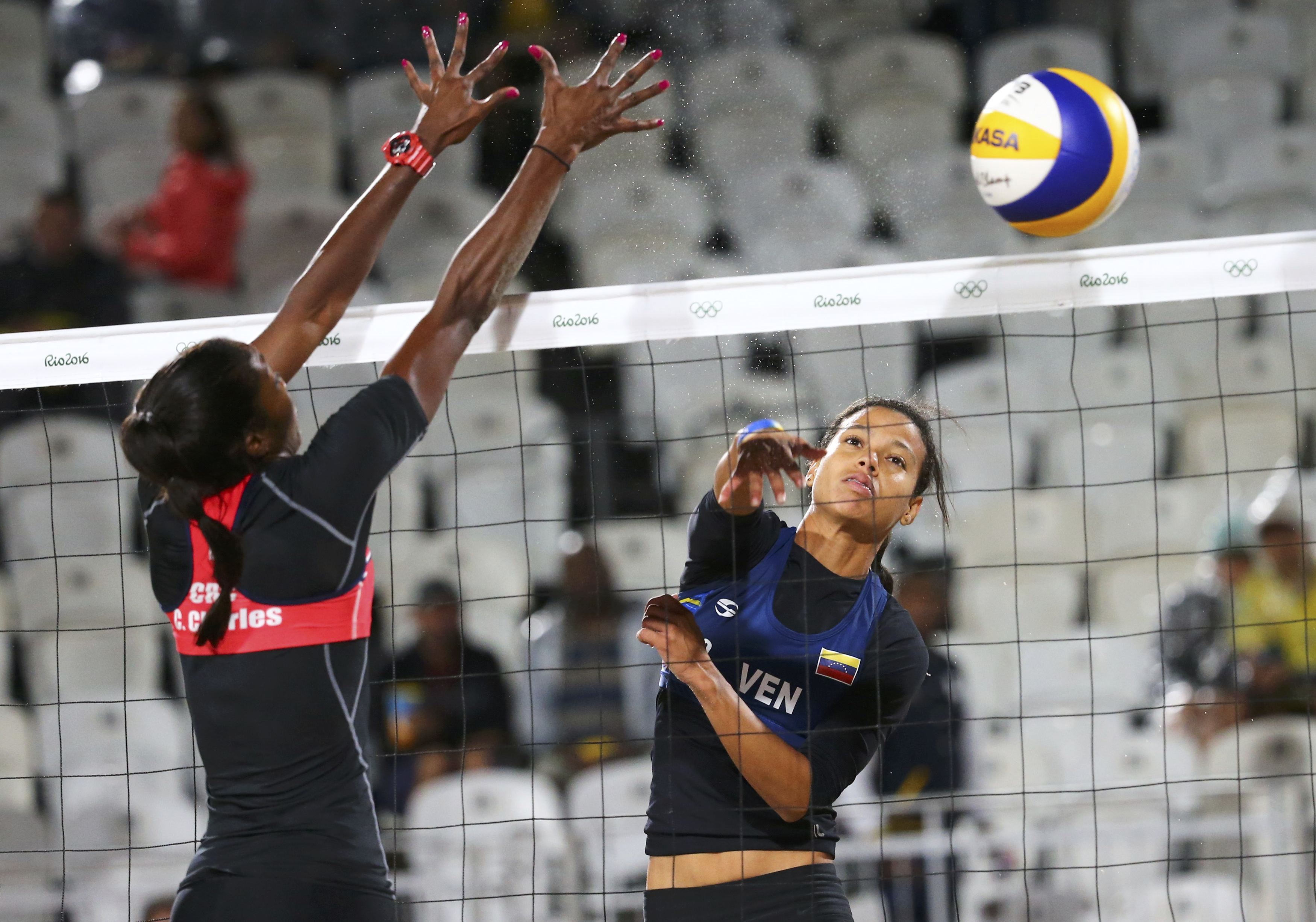 La dupla venezolana Pazo-Agudo logra su primera victoria en el voleibol de playa (Fotos)