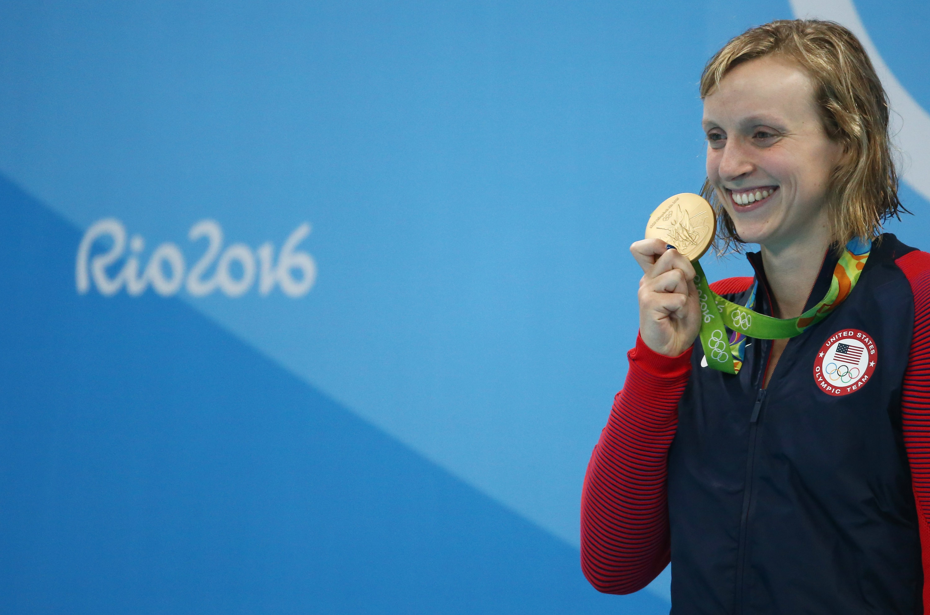 La estadounidense Katie Ledecky logra oro en 800 metros libre e impone nuevo récord mundial