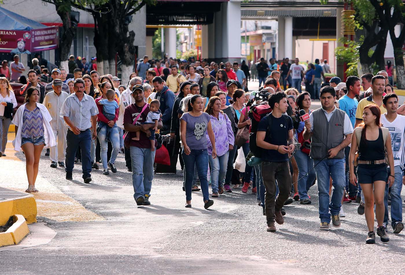 Pedirán firmas en Miami para formalizar campos de refugio para venezolanos en Colombia y Brasil