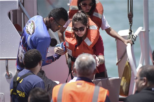 Pasajeros de buque incendiado en Puerto Rico recuerdan la odisea