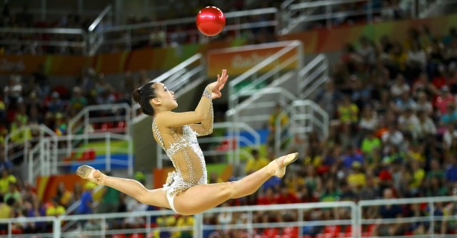 2016 Rio Olympics - Rhythmic Gymnastics - Preliminary - Individual All-Around Qualification - Rotation 1 - Rio Olympic Arena - Rio de Janeiro, Brazil - 19/08/2016. Son Yeon-Jae (KOR) of South Korea competes using the ball. REUTERS/Mike Blake FOR EDITORIAL USE ONLY. NOT FOR SALE FOR MARKETING OR ADVERTISING CAMPAIGNS.