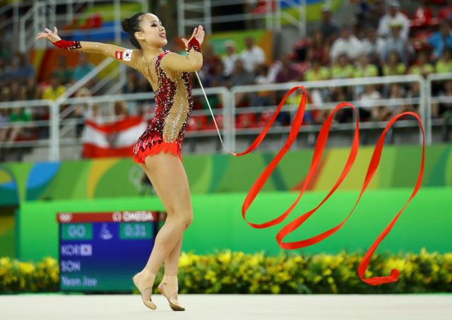 2016 Rio Olympics - Rhythmic Gymnastics - Preliminary - Individual All-Around Qualification - Rotation 3 - Rio Olympic Arena - Rio de Janeiro, Brazil - 19/08/2016. Son Yeon-Jae (KOR) of South Korea competes using the ribbon. REUTERS/Mike Blake FOR EDITORIAL USE ONLY. NOT FOR SALE FOR MARKETING OR ADVERTISING CAMPAIGNS.