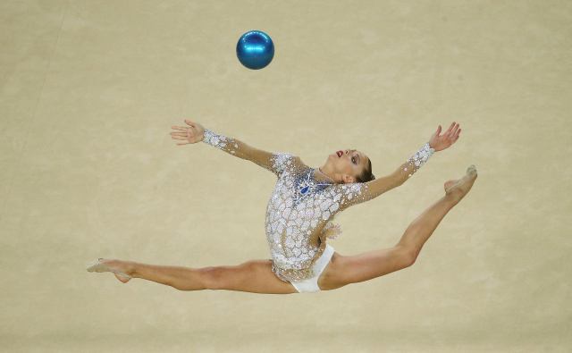 2016 Rio Olympics - Rhythmic Gymnastics - Final - Individual All-Around Final - Rotation 2 - Rio Olympic Arena - Rio de Janeiro, Brazil - 20/08/2016. Melitina Staniouta (BLR) of Belarus competes using the ball. REUTERS/Ruben Sprich  FOR EDITORIAL USE ONLY. NOT FOR SALE FOR MARKETING OR ADVERTISING CAMPAIGNS.