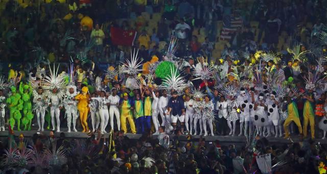 2016 Rio Olympics - Closing ceremony - Maracana - Rio de Janeiro, Brazil - 21/08/2016. Athletes dance with dancers during the closing ceremony. REUTERS/Yves Herman FOR EDITORIAL USE ONLY. NOT FOR SALE FOR MARKETING OR ADVERTISING CAMPAIGNS.