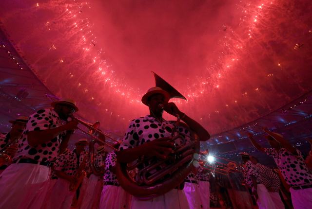 2016 Rio Olympics - Closing ceremony - Maracana - Rio de Janeiro, Brazil - 21/08/2016. Performers take part in the closing ceremony. REUTERS/Stefan Wermuth FOR EDITORIAL USE ONLY. NOT FOR SALE FOR MARKETING OR ADVERTISING CAMPAIGNS.