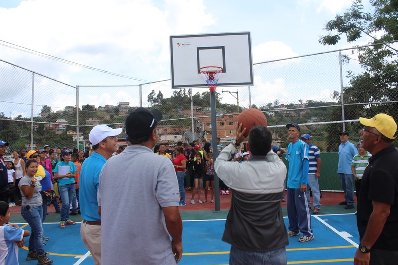 Gobierno de Miranda recuperó cancha deportiva en sector Rómulo Gallegos de Los Teques