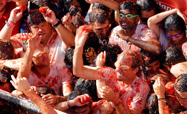 “Tomatina”, la guerra de tomates más famosa de España (Fotos)