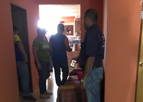 En FOTOS: Sebin allanando casa de familiares de Lester Toledo