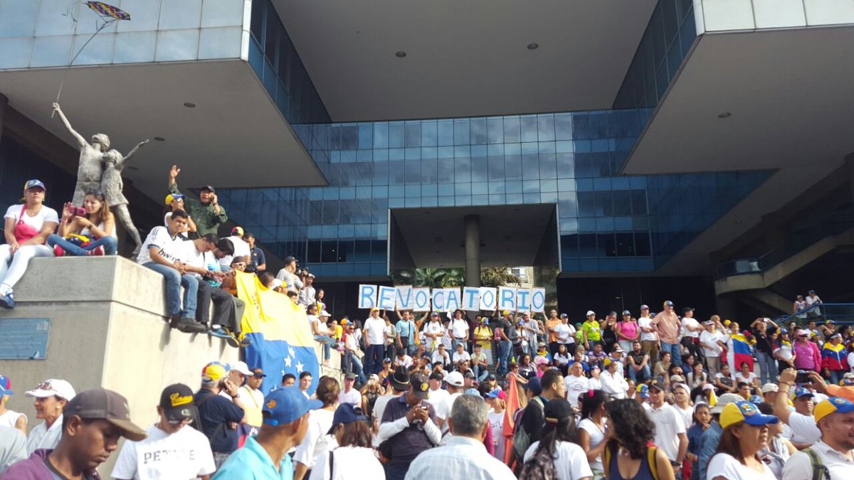 Así se encuentra la concentración en Parque Cristal a las 10:41 am #1S (Fotos)