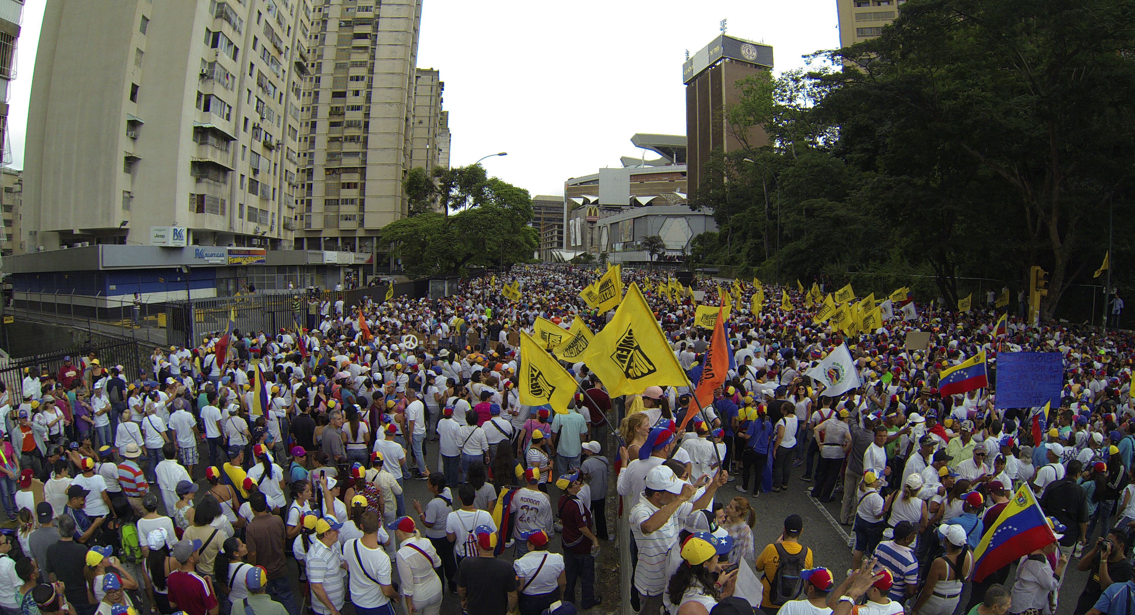 Venezolanos comienzan a tomar Caracas para exigir la fecha del revocatorio #1S