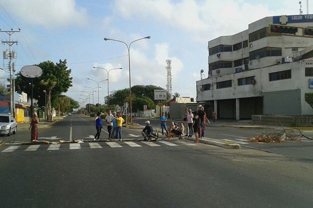 Habitantes de Banco Obrero en Punto Fijo exigen suministro de agua #5Sep