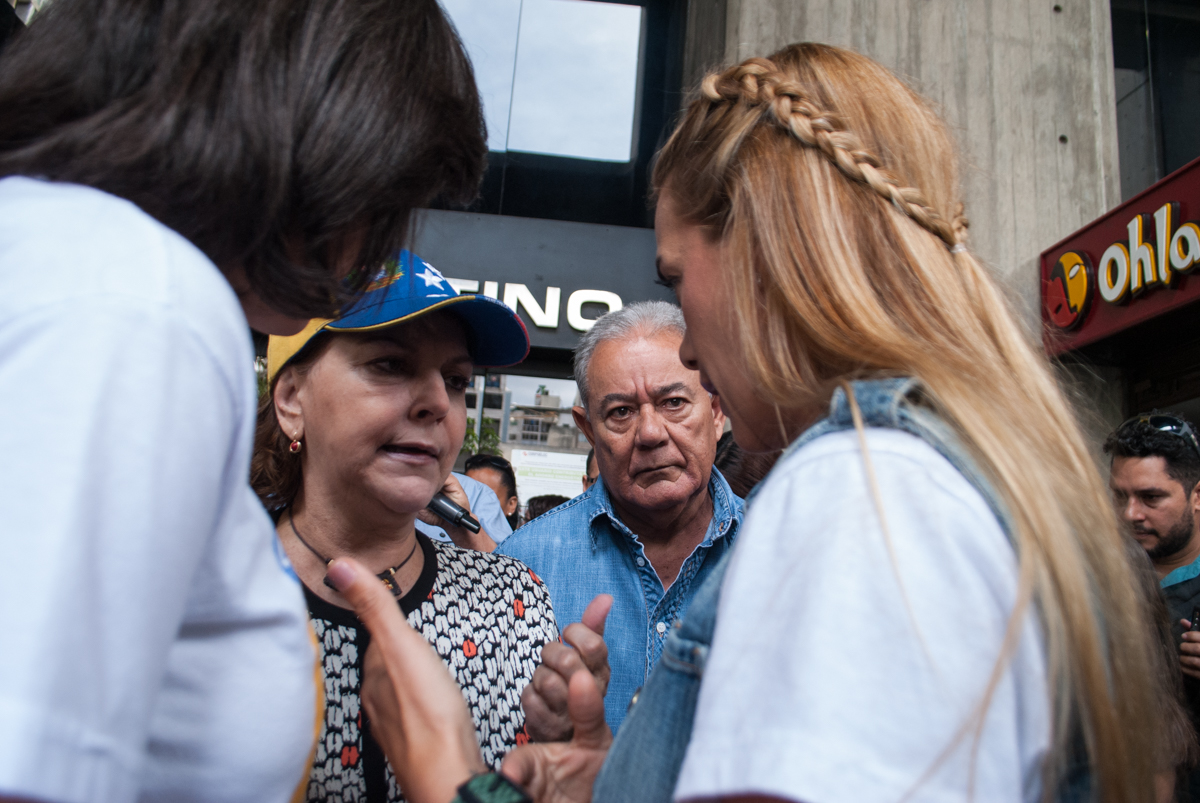 Esposas de presos políticos exhortan al Defensor del Pueblo a garantizar DDHH en las cárceles