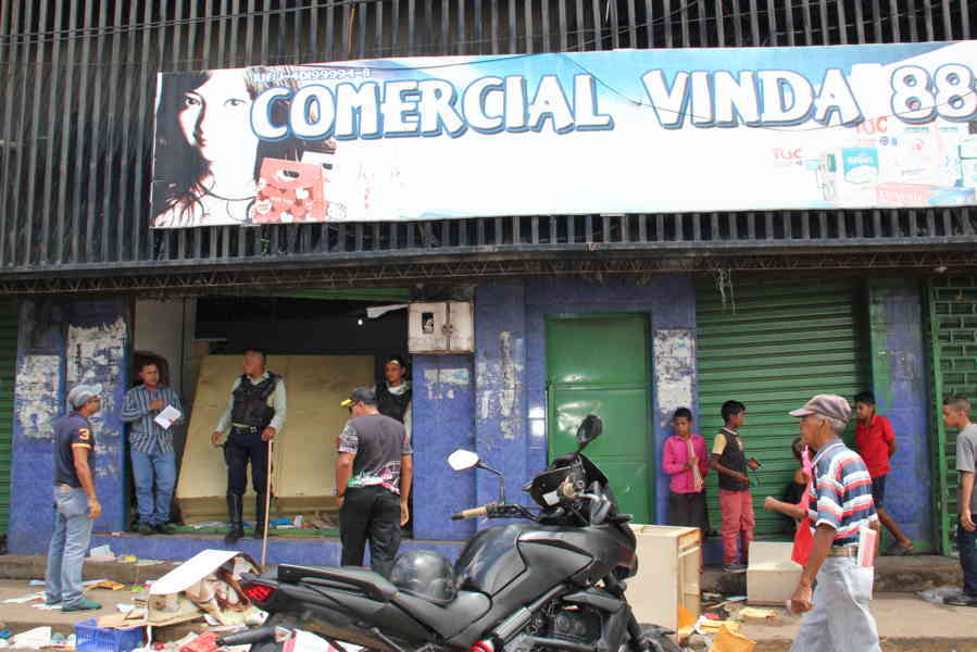 Saquearon comercio asiático del Mercado Municipal de El Tigre