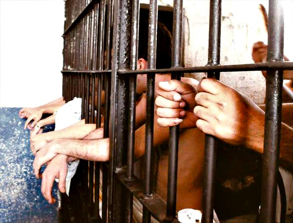 El hambre se convierte en la sentencia de los reclusos en Poli-Valencia