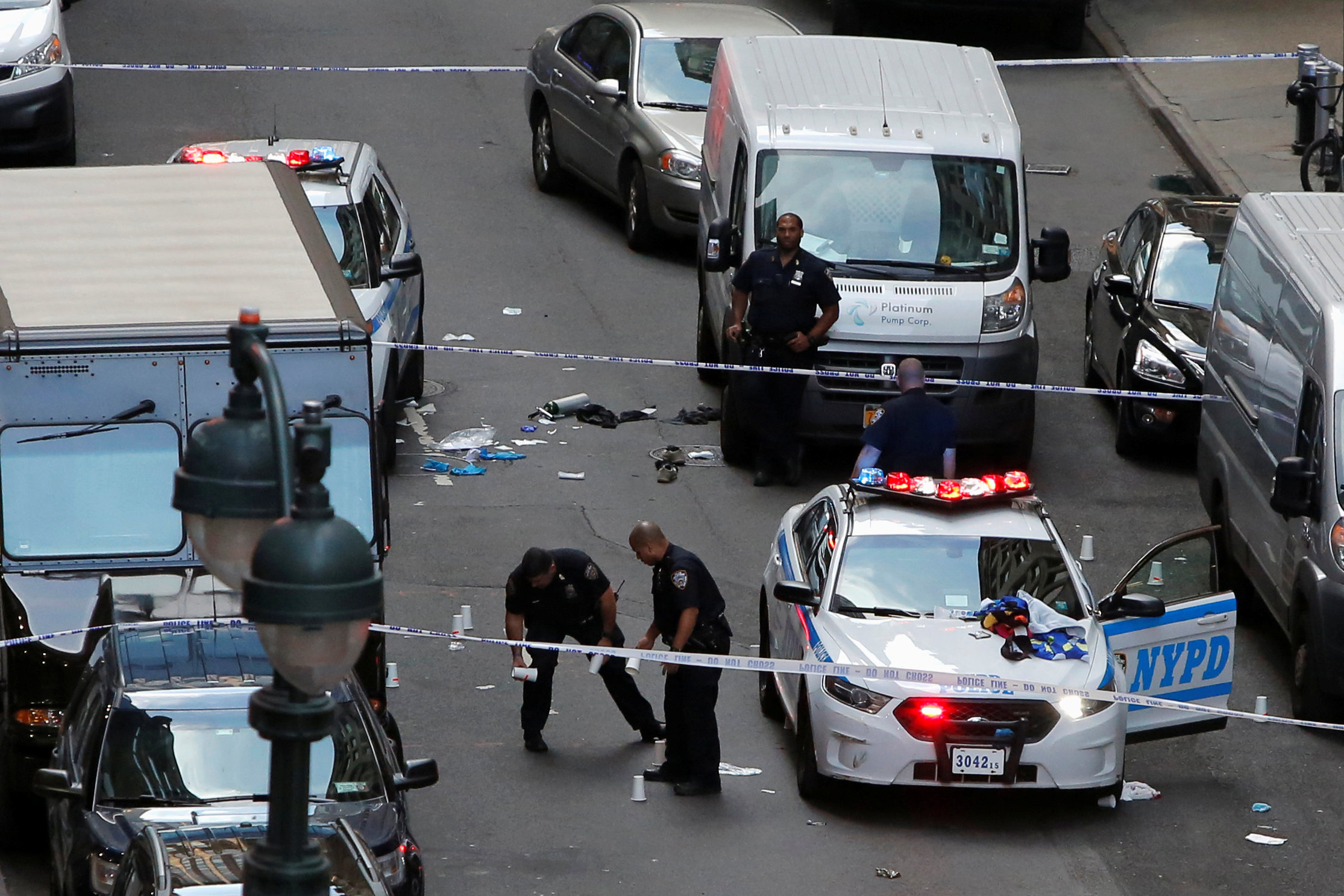 Dos policías fueron atacados con un cuchillo en Manhattan (Fotos)