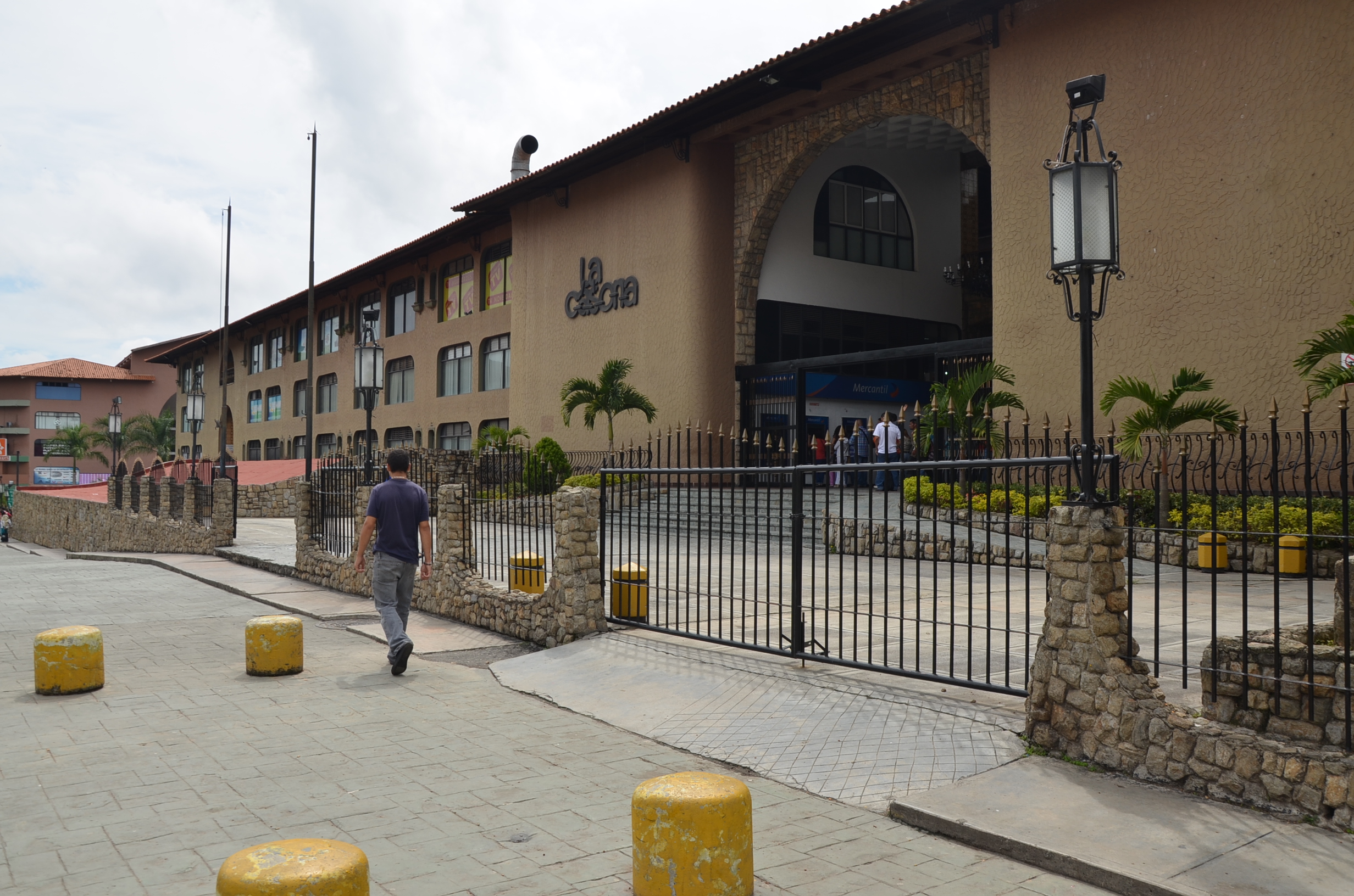 Centros comerciales desolados por la caza de comida