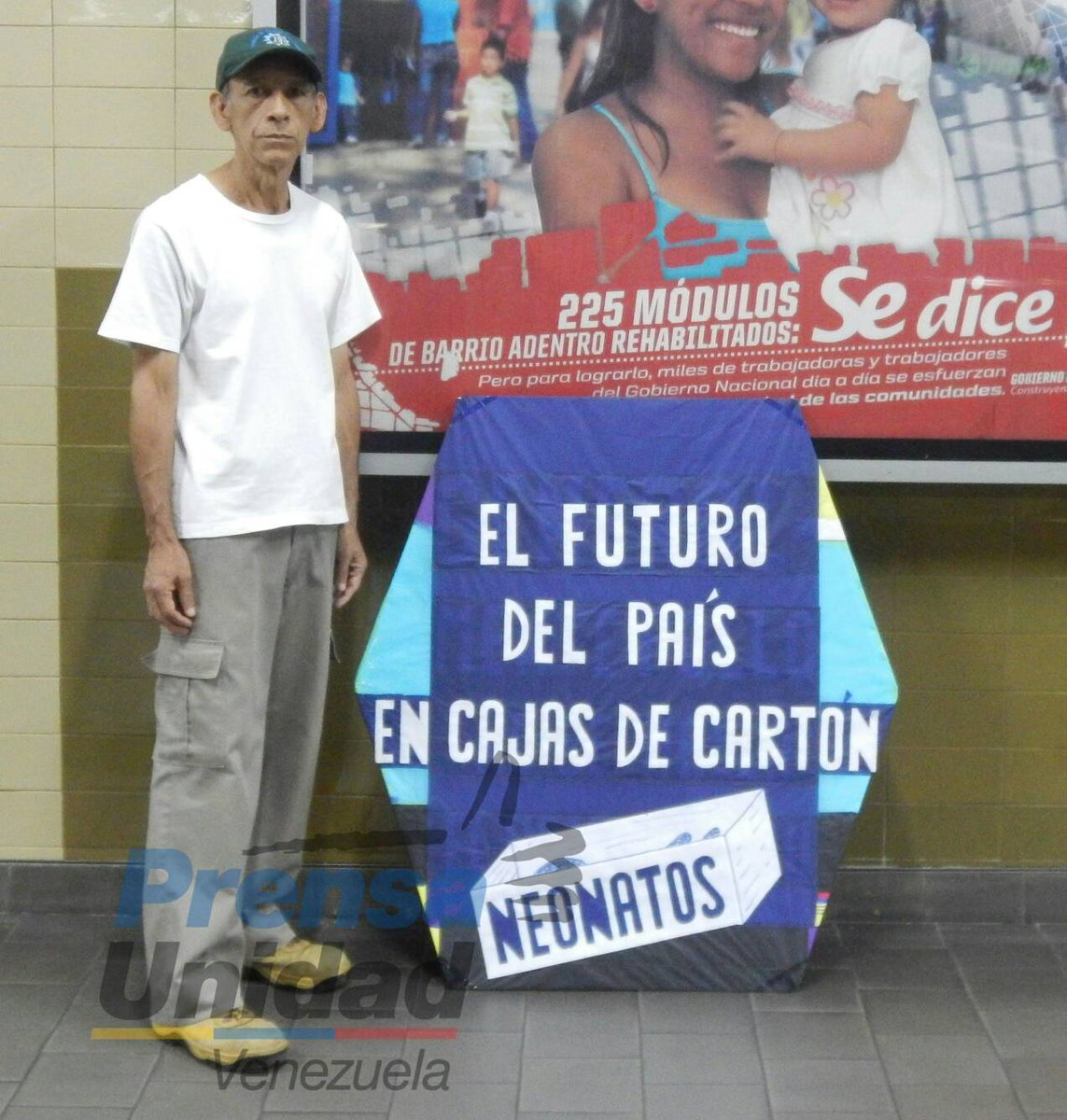 El Señor del Papagayo rechazó las imágenes de neonatos en cajas de cartón (FOTO)