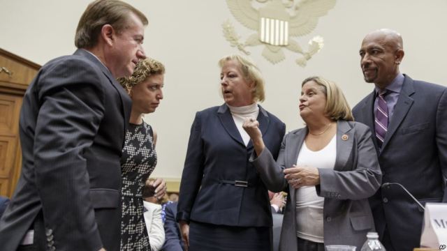 La declaración fue patrocinada, entre otros, por las congresistas Ileana Ros-Lehtinen y Debbie Wasserman Schultz, ambas representantes de Florida.