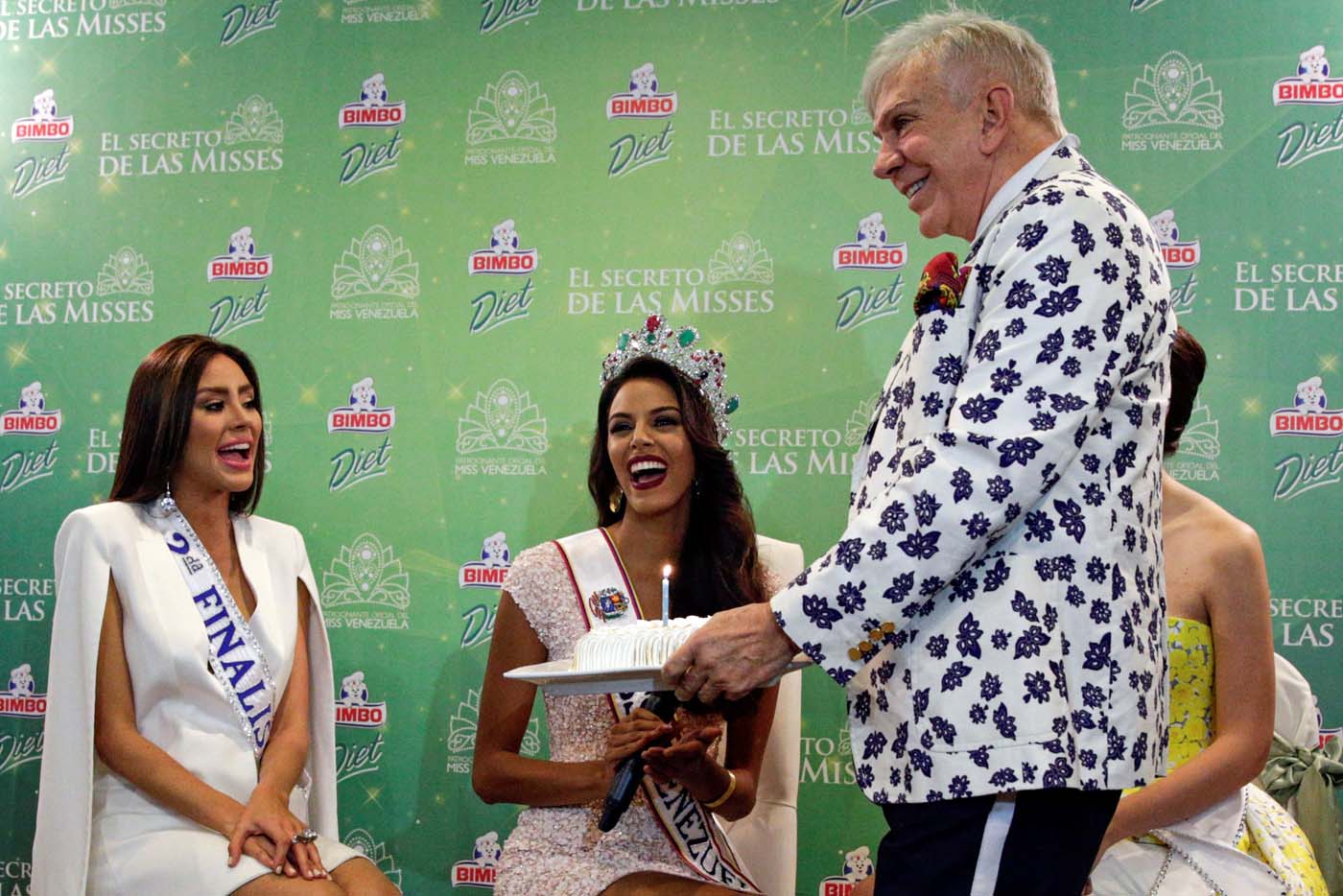 Keysi Sayago, durante su primera rueda de prensa, celebró también su cumpleaños (fotos)