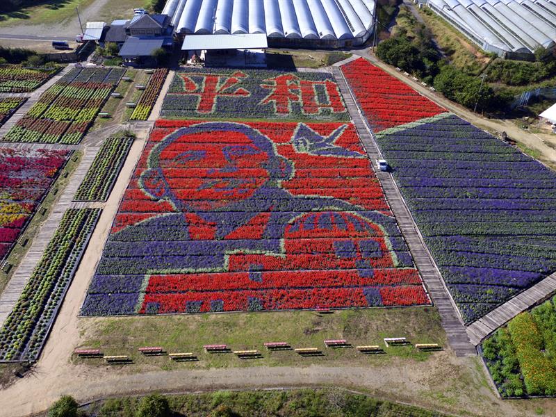 Un busto de Obama formado por 200.000 flores conmemora su visita a Hiroshima