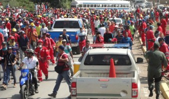 Protesta de petroleros generó colapso en vías de Guanta y Sotillo