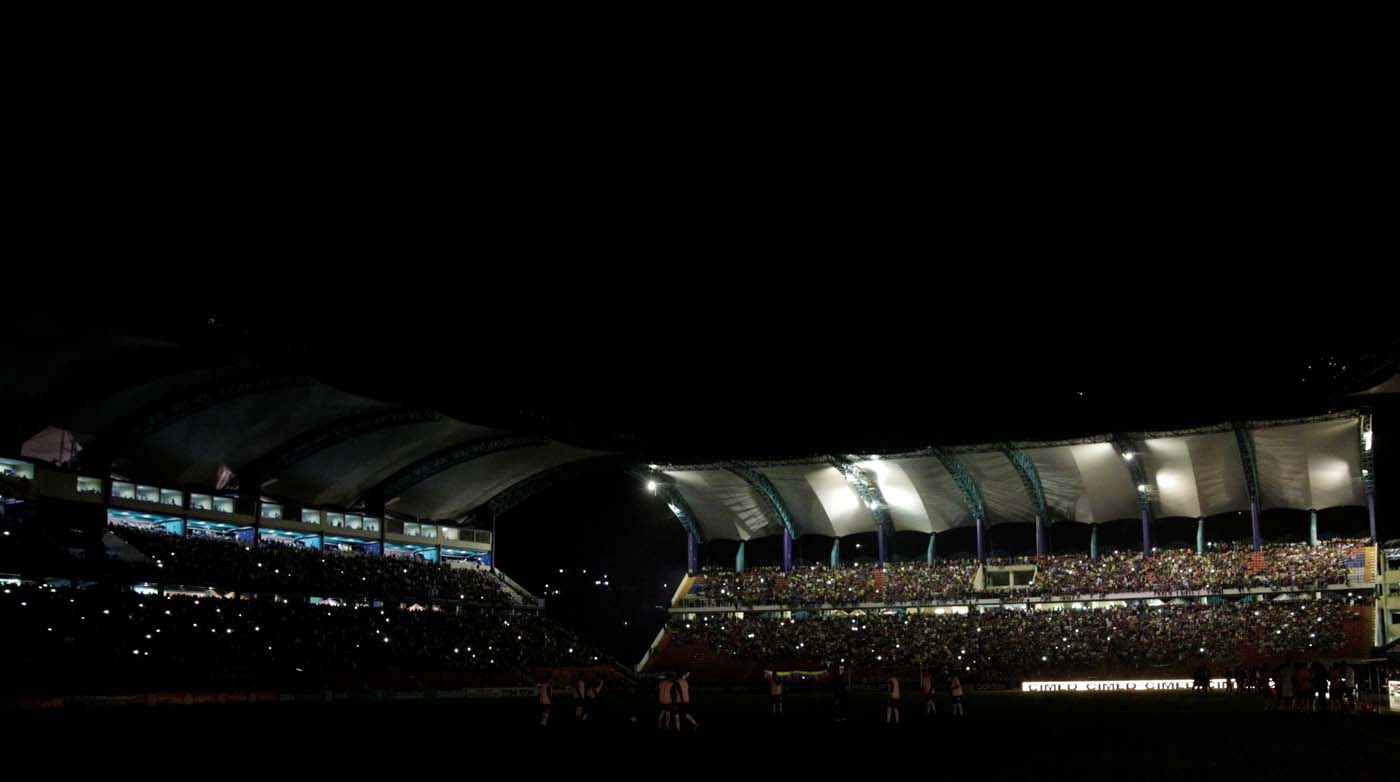 La noche de fútbol con apagón incluido de la que todos hablan (fotos)