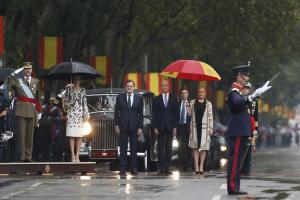 Reyes de España presiden primer desfile de la Fiesta Nacional con Gobierno en funciones