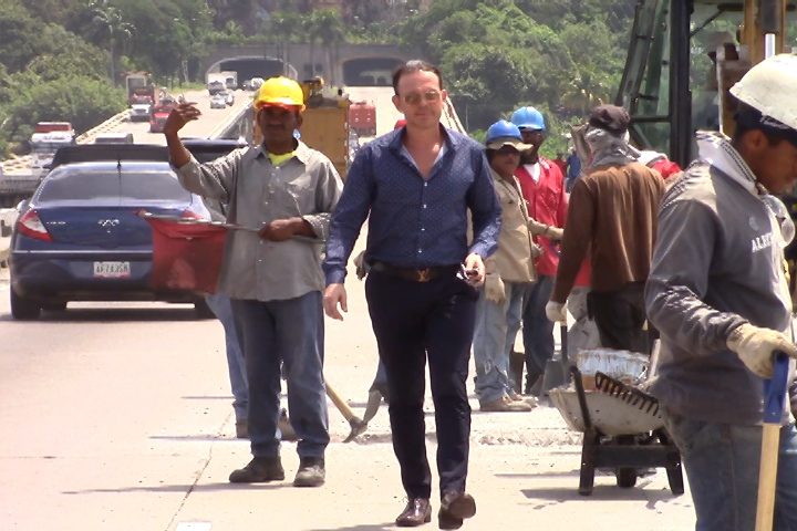 Diputado Carlos Lozano inspeccionó arreglos al Viaducto La Cabrera