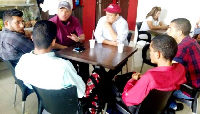 Alcides y los jovenes humanistas