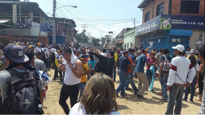 Así persiguieron a manifestantes durante #LaTomaDeVenezuela en Maracay (Video)