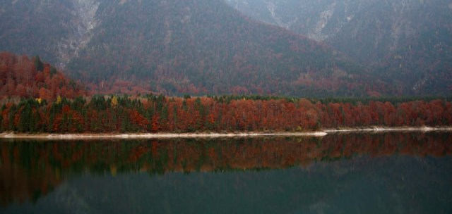 2016-11-02T134855Z_1055137471_D1BEUKNIJVAC_RTRMADP_3_GERMANY-WEATHER