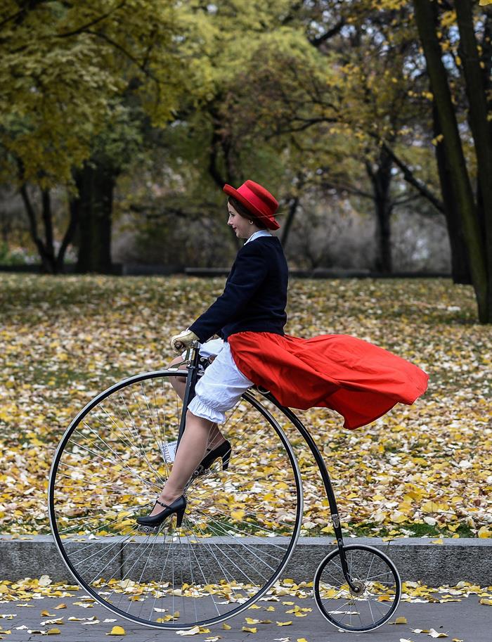 “La milla de Praga”, un paseo nostálgico en velocípedo no exento de riesgos (Fotos)