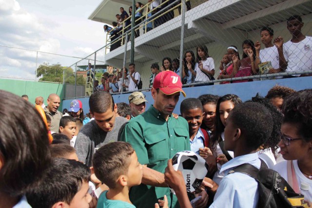 capriles-20161107-Gabinete Parroquial -Colinas Feliz-Guarenas-Plaza (1)