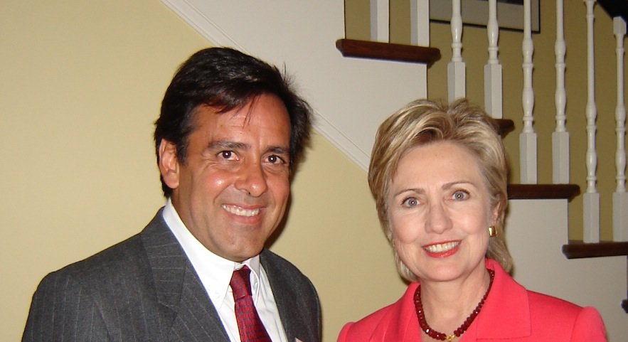 Roberto Smith: La experiencia de Hillary Clinton hace la diferencia