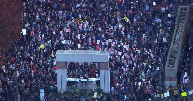 Tiroteo en protesta anti Trump en Seattle deja varios heridos