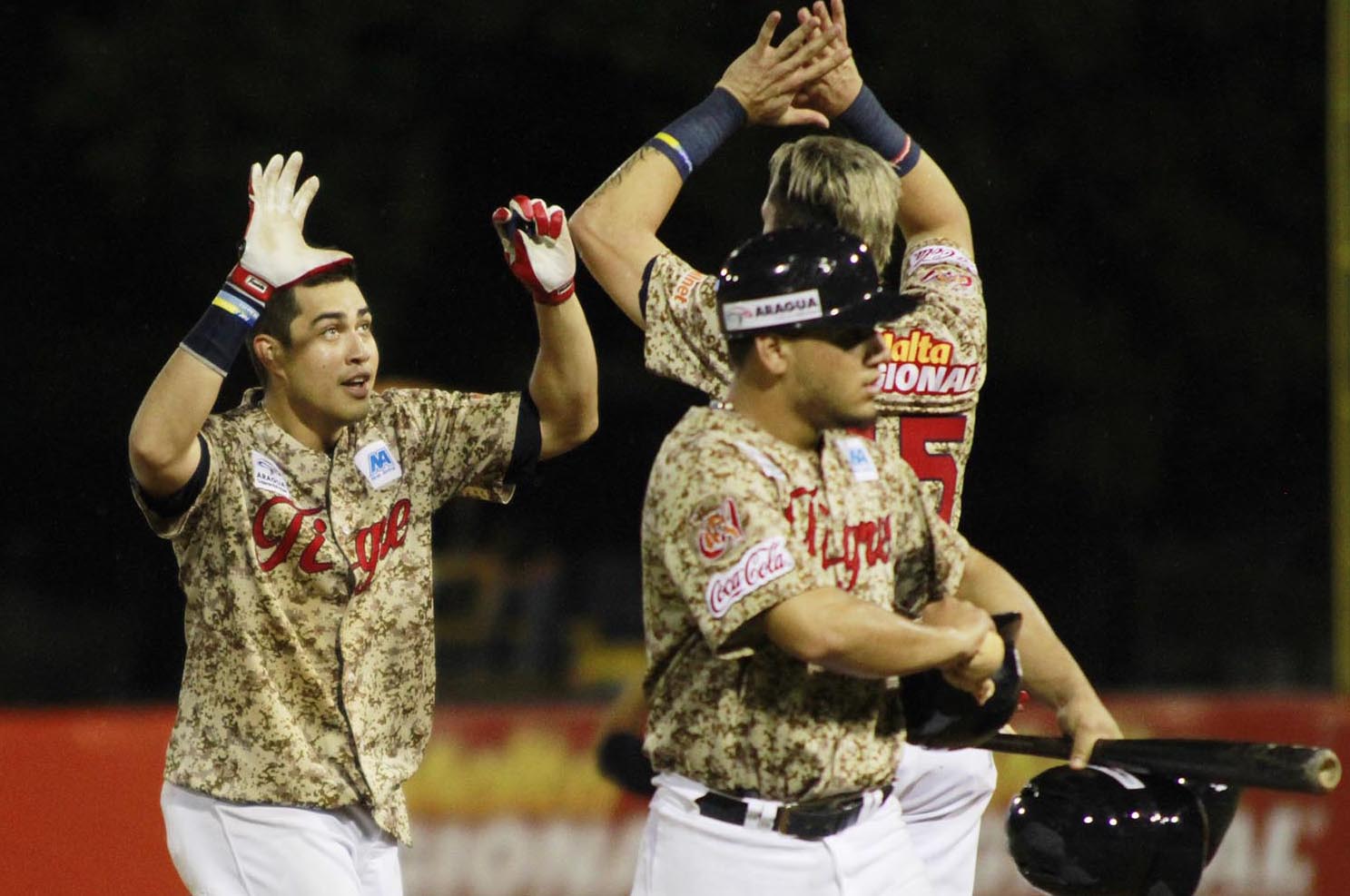 Tigres sigue en su lucha por escalar en la clasificación y vence a Caribes