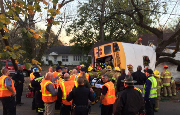 Tragedia en EEUU: Accidente de autobús escolar deja 12 niños muertos