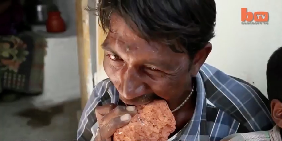 ¿WTF? Este hombre lleva más de 20 años COMIENDO ladrillos, lodo y grava (VIDEO)