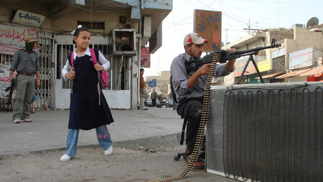 Irak. La crisis ha provocado que muchos niños abandonen sus estudios para buscar trabajo o alistarse en la guerra. Según la Unicef, más de 2,8 millones de infantes han abandonado sus hogares.