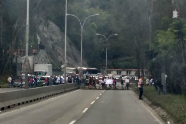 Manifestación en la carretera Panamericana a la entrada de San Antonio #28Nov