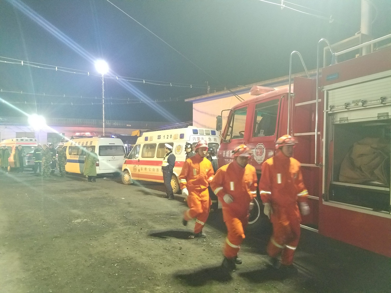 Treinta y dos personas mueren tras explosión en mina de carbón china